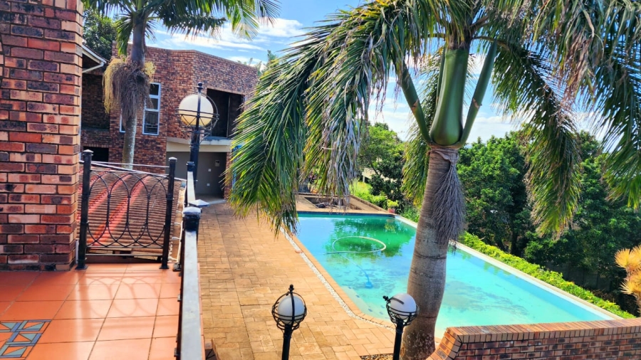 5 Bedroom Property for Sale in Umtentweni KwaZulu-Natal