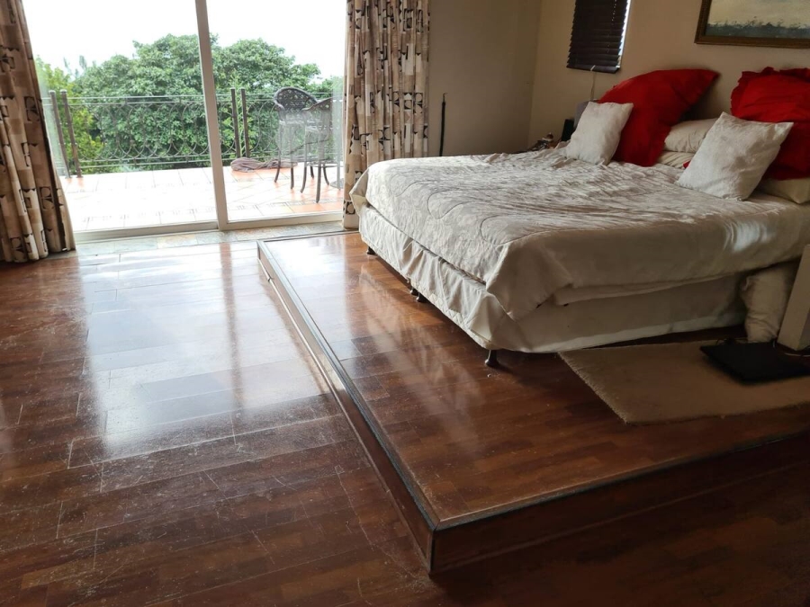 5 Bedroom Property for Sale in Umtentweni KwaZulu-Natal