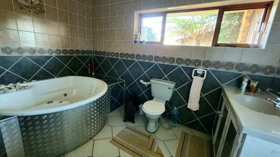 5 Bedroom Property for Sale in Umtentweni KwaZulu-Natal