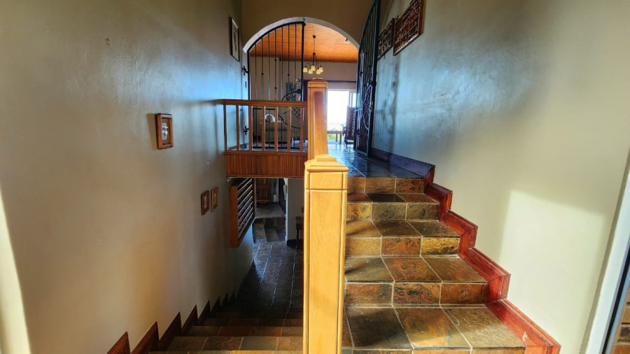 5 Bedroom Property for Sale in Umtentweni KwaZulu-Natal