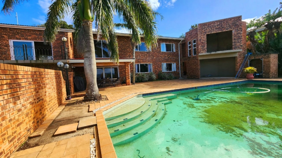 5 Bedroom Property for Sale in Umtentweni KwaZulu-Natal