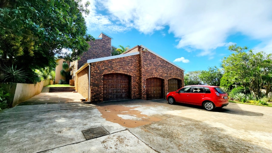 5 Bedroom Property for Sale in Umtentweni KwaZulu-Natal