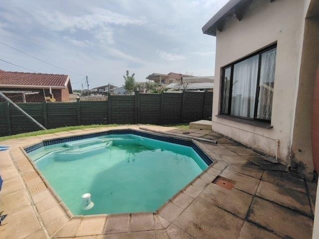 3 Bedroom Property for Sale in St Michaels On Sea KwaZulu-Natal