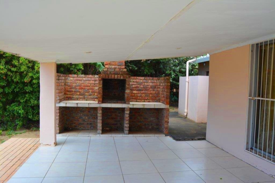 4 Bedroom Property for Sale in Sea Park KwaZulu-Natal