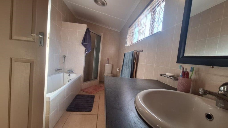 3 Bedroom Property for Sale in Sea Park KwaZulu-Natal