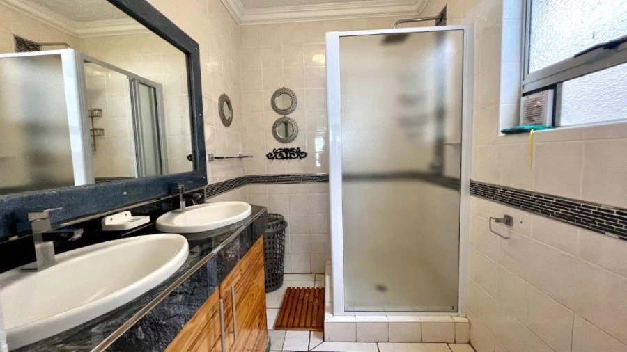 3 Bedroom Property for Sale in Uvongo KwaZulu-Natal