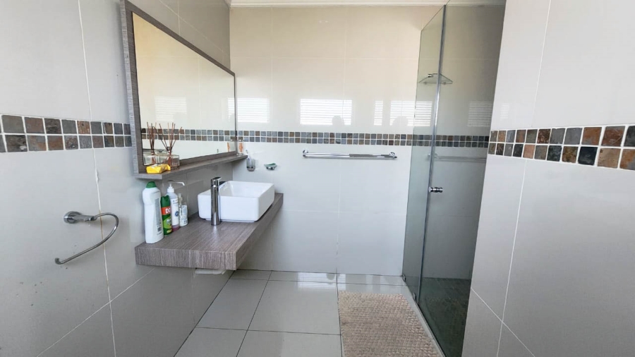 4 Bedroom Property for Sale in Umtentweni KwaZulu-Natal