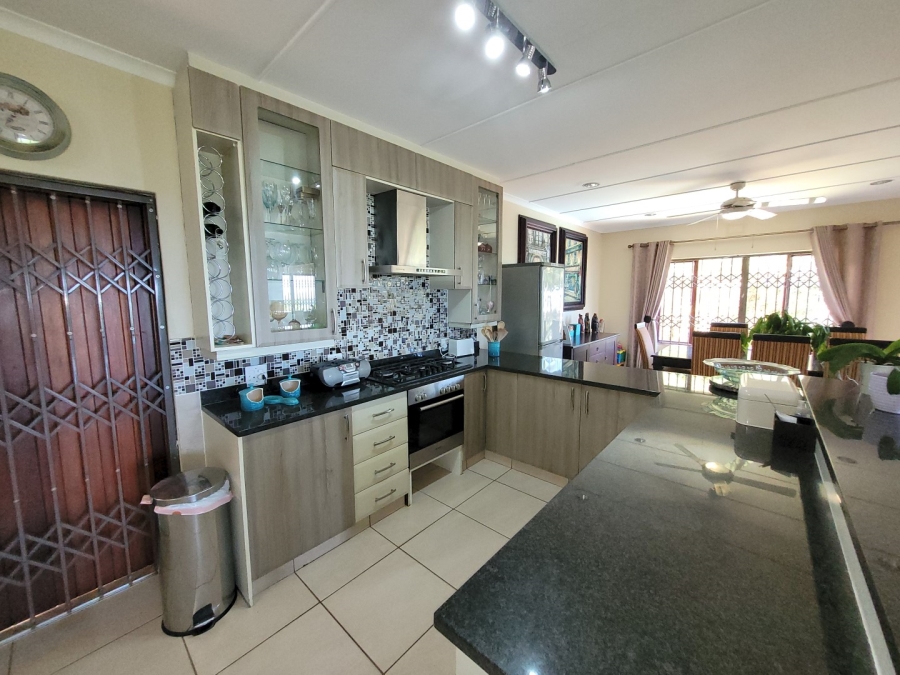 9 Bedroom Property for Sale in Anerley KwaZulu-Natal