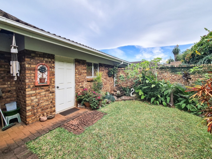 2 Bedroom Property for Sale in Uvongo KwaZulu-Natal