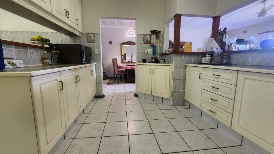 4 Bedroom Property for Sale in Umtentweni KwaZulu-Natal