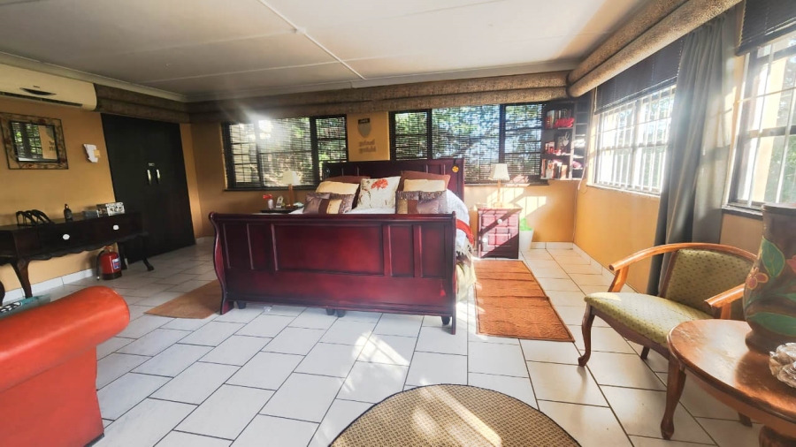 5 Bedroom Property for Sale in Sea Park KwaZulu-Natal