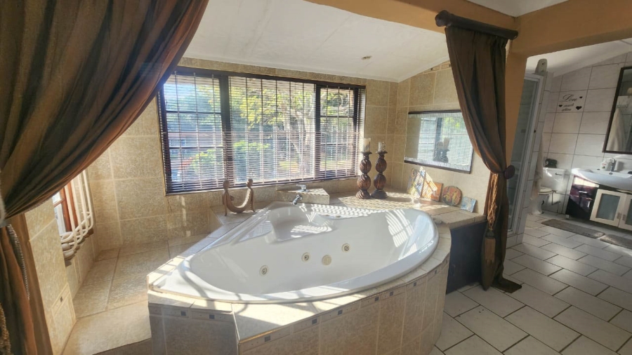 5 Bedroom Property for Sale in Sea Park KwaZulu-Natal