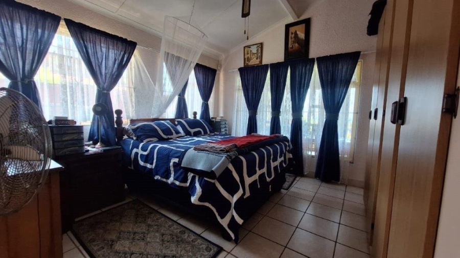 6 Bedroom Property for Sale in Southport KwaZulu-Natal