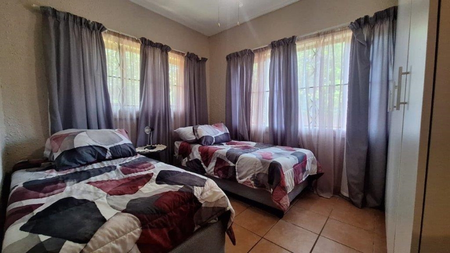 6 Bedroom Property for Sale in Southport KwaZulu-Natal