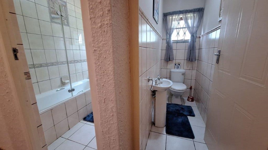 6 Bedroom Property for Sale in Southport KwaZulu-Natal