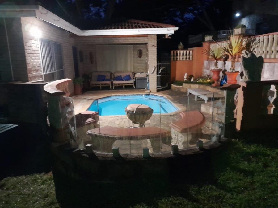 6 Bedroom Property for Sale in Southport KwaZulu-Natal