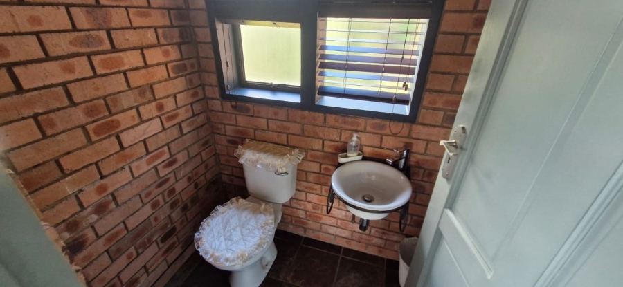 6 Bedroom Property for Sale in Trafalgar KwaZulu-Natal