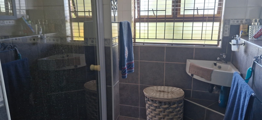 6 Bedroom Property for Sale in Trafalgar KwaZulu-Natal