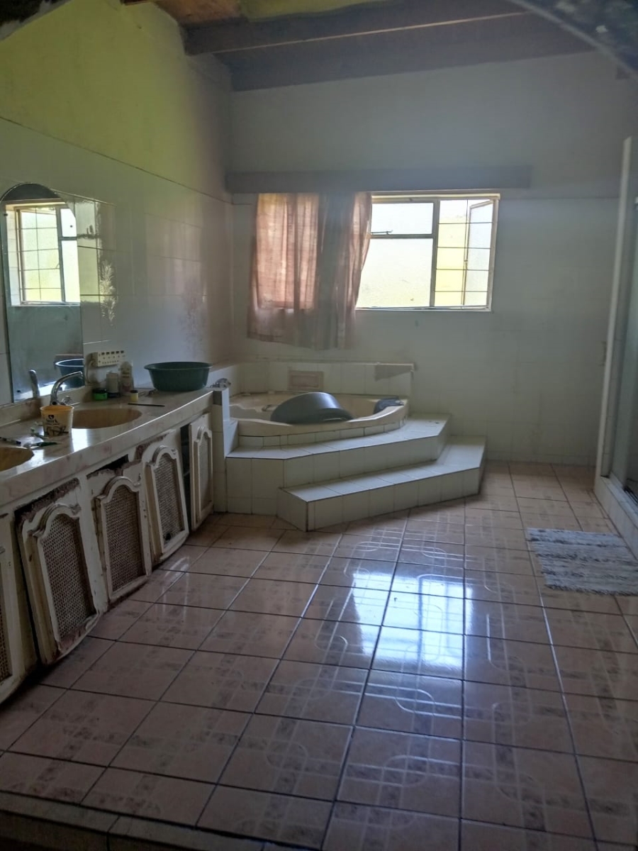 5 Bedroom Property for Sale in Newcastle Rural KwaZulu-Natal