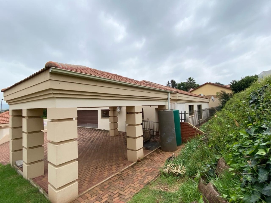 2 Bedroom Property for Sale in Signal Hill KwaZulu-Natal