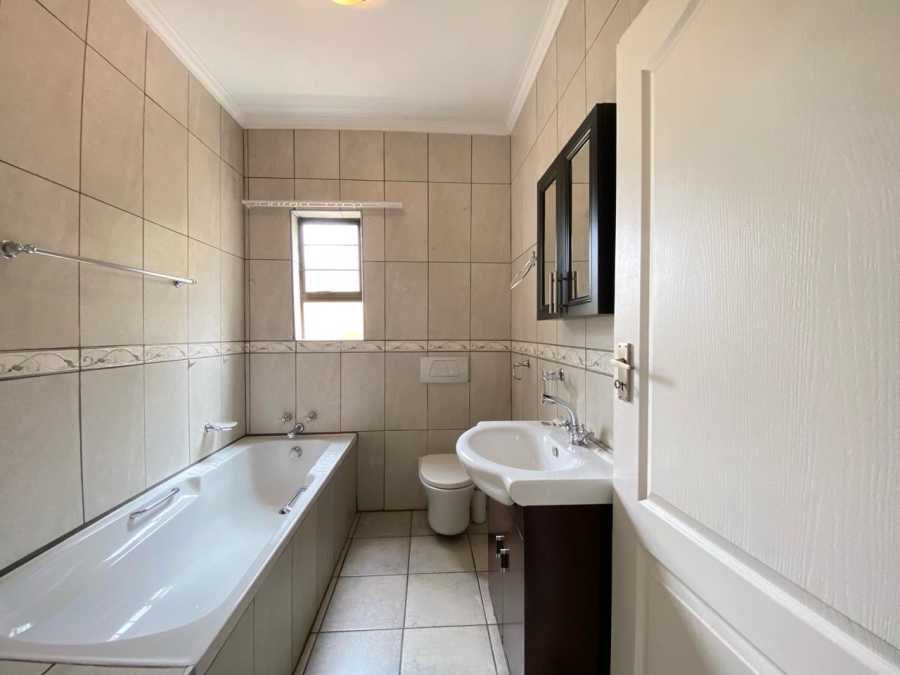 2 Bedroom Property for Sale in Signal Hill KwaZulu-Natal