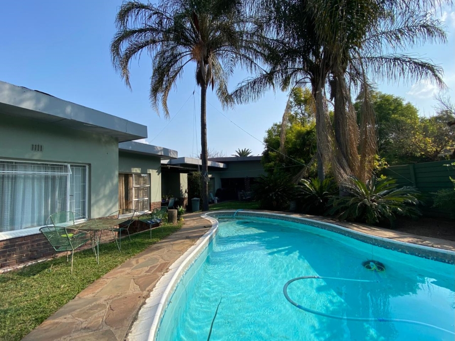 6 Bedroom Property for Sale in Huttenheights KwaZulu-Natal