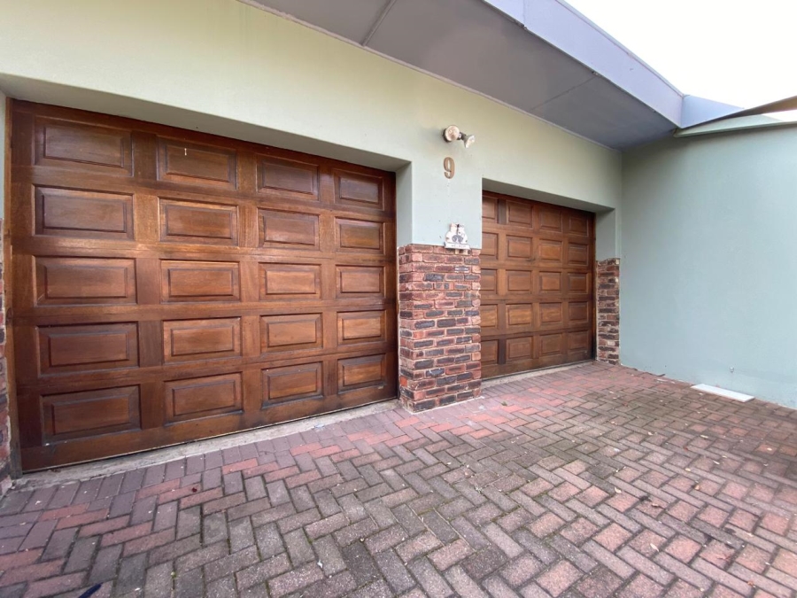 6 Bedroom Property for Sale in Huttenheights KwaZulu-Natal