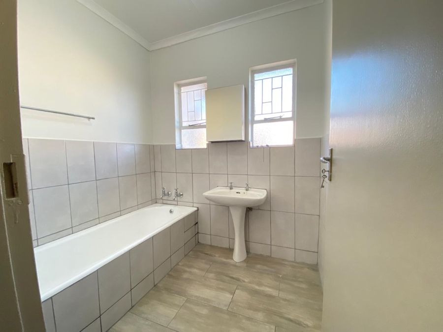 3 Bedroom Property for Sale in Schuinshoogte KwaZulu-Natal