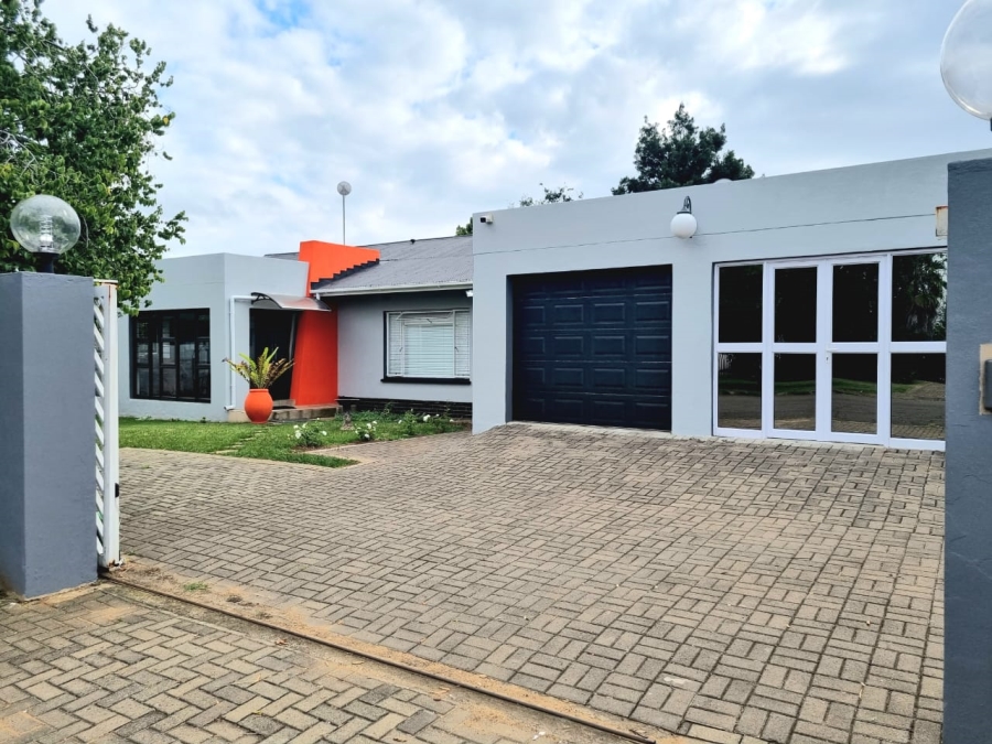 6 Bedroom Property for Sale in Newcastle KwaZulu-Natal
