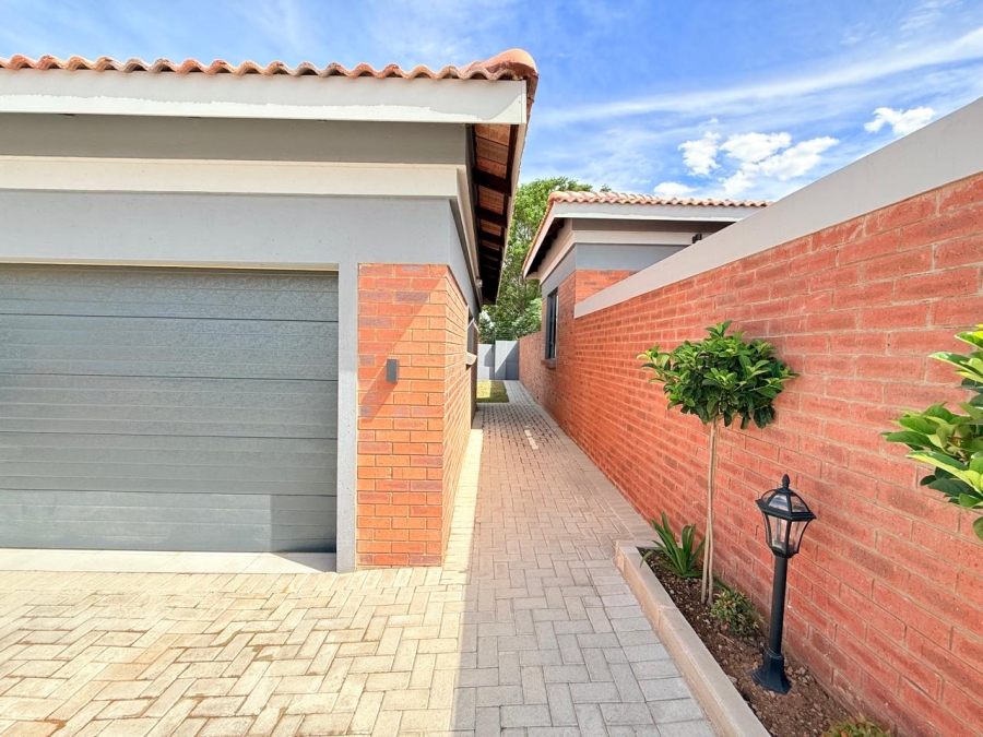 To Let 3 Bedroom Property for Rent in Schuinshoogte KwaZulu-Natal