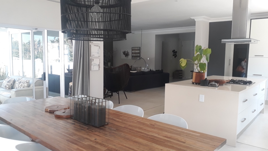 To Let 4 Bedroom Property for Rent in Southbroom KwaZulu-Natal