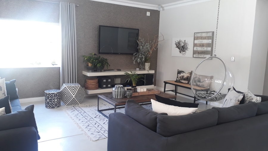 To Let 4 Bedroom Property for Rent in Southbroom KwaZulu-Natal