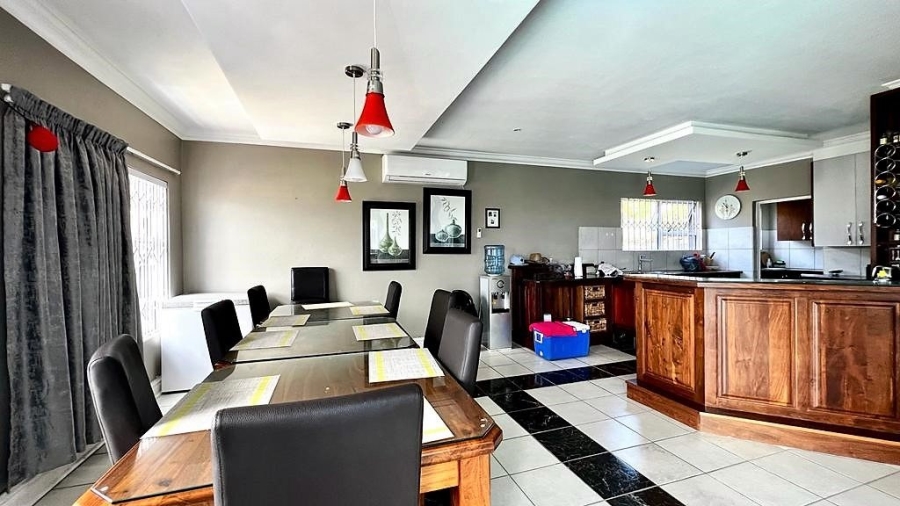 5 Bedroom Property for Sale in St Michaels On Sea KwaZulu-Natal