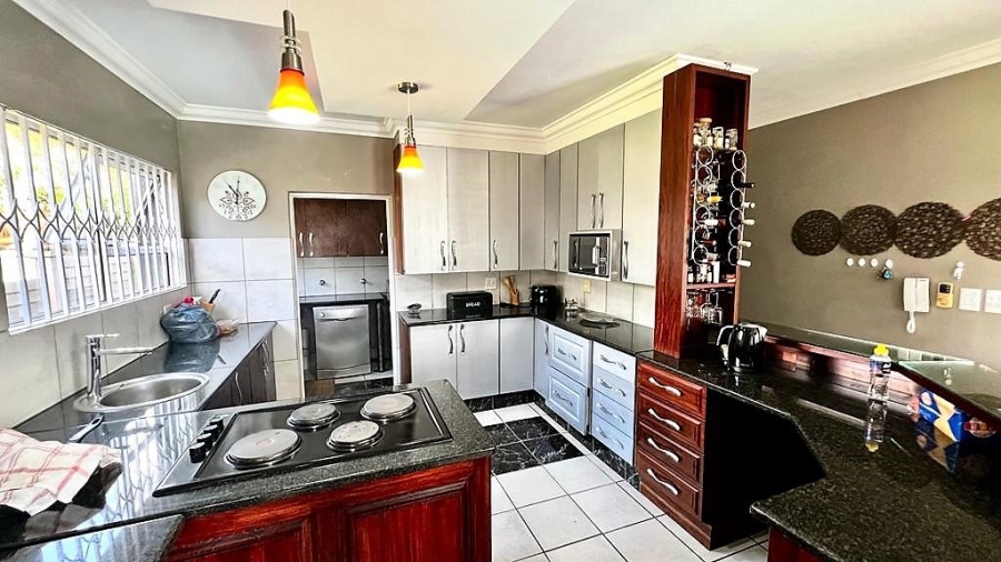 5 Bedroom Property for Sale in St Michaels On Sea KwaZulu-Natal