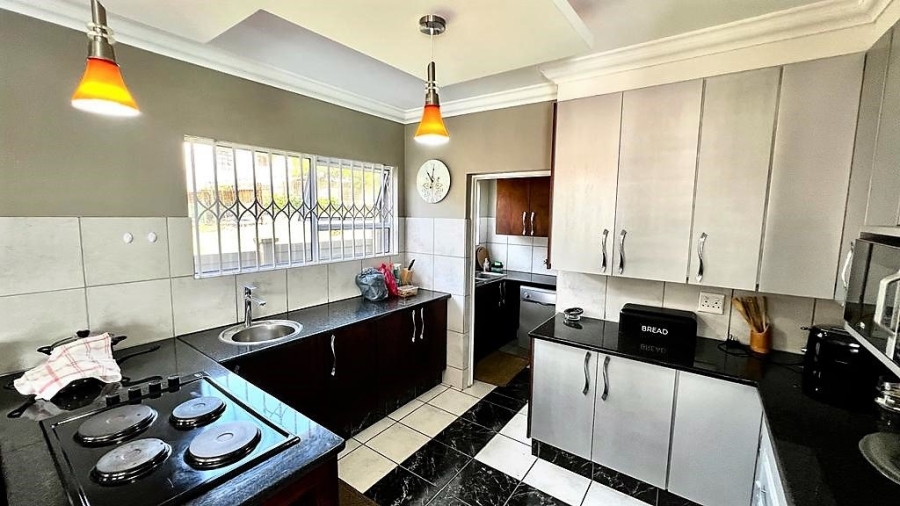 5 Bedroom Property for Sale in St Michaels On Sea KwaZulu-Natal