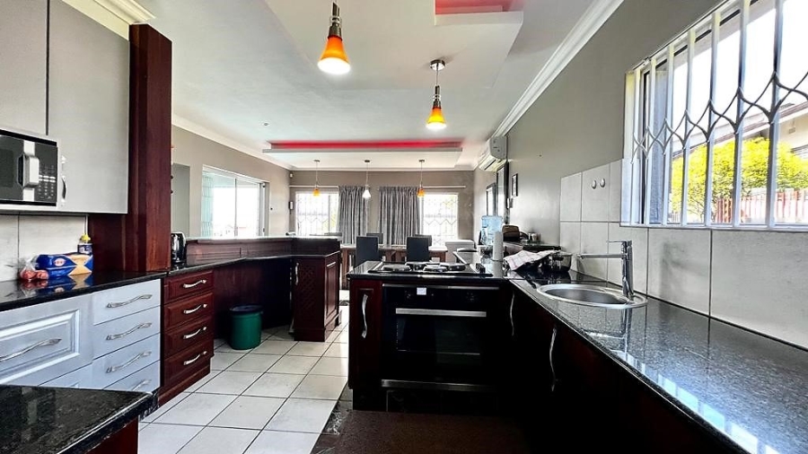 5 Bedroom Property for Sale in St Michaels On Sea KwaZulu-Natal