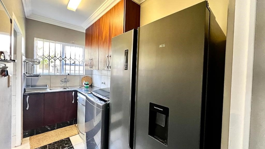 5 Bedroom Property for Sale in St Michaels On Sea KwaZulu-Natal