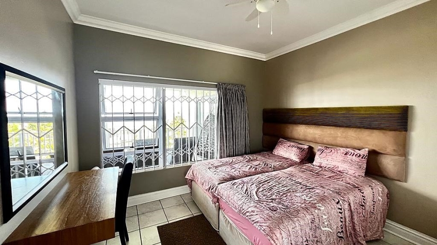 5 Bedroom Property for Sale in St Michaels On Sea KwaZulu-Natal