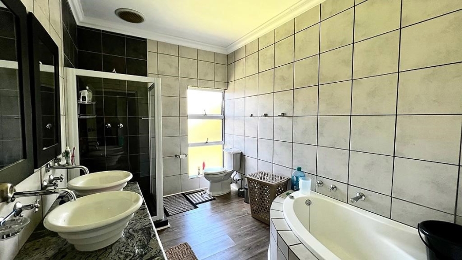 5 Bedroom Property for Sale in St Michaels On Sea KwaZulu-Natal