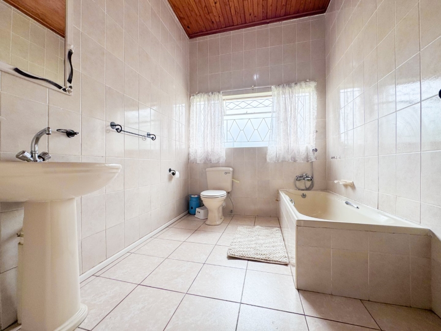 4 Bedroom Property for Sale in Aviary Hill KwaZulu-Natal