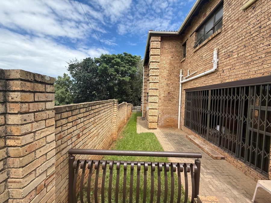 To Let 4 Bedroom Property for Rent in Signal Hill KwaZulu-Natal