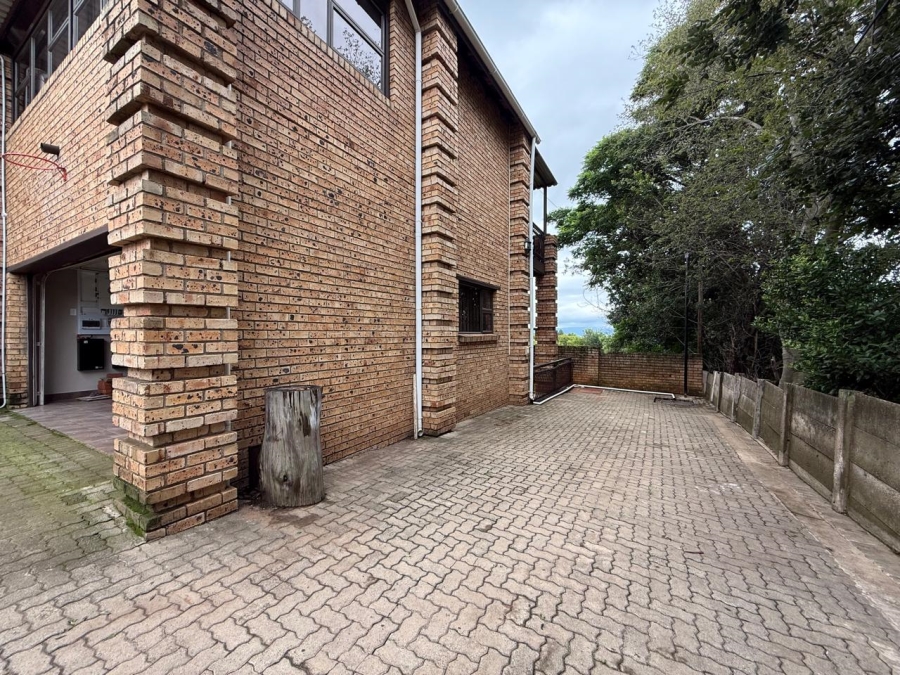 To Let 4 Bedroom Property for Rent in Signal Hill KwaZulu-Natal