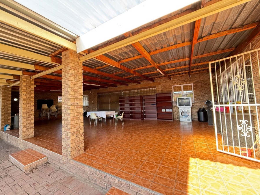 4 Bedroom Property for Sale in Lennoxton KwaZulu-Natal