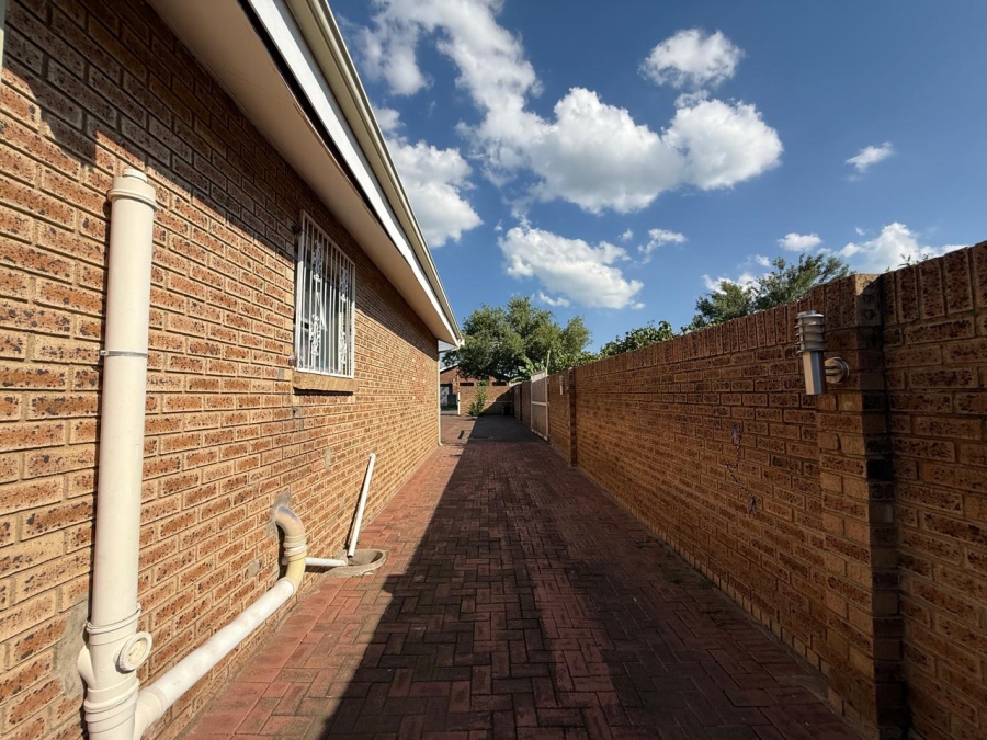 4 Bedroom Property for Sale in Lennoxton KwaZulu-Natal