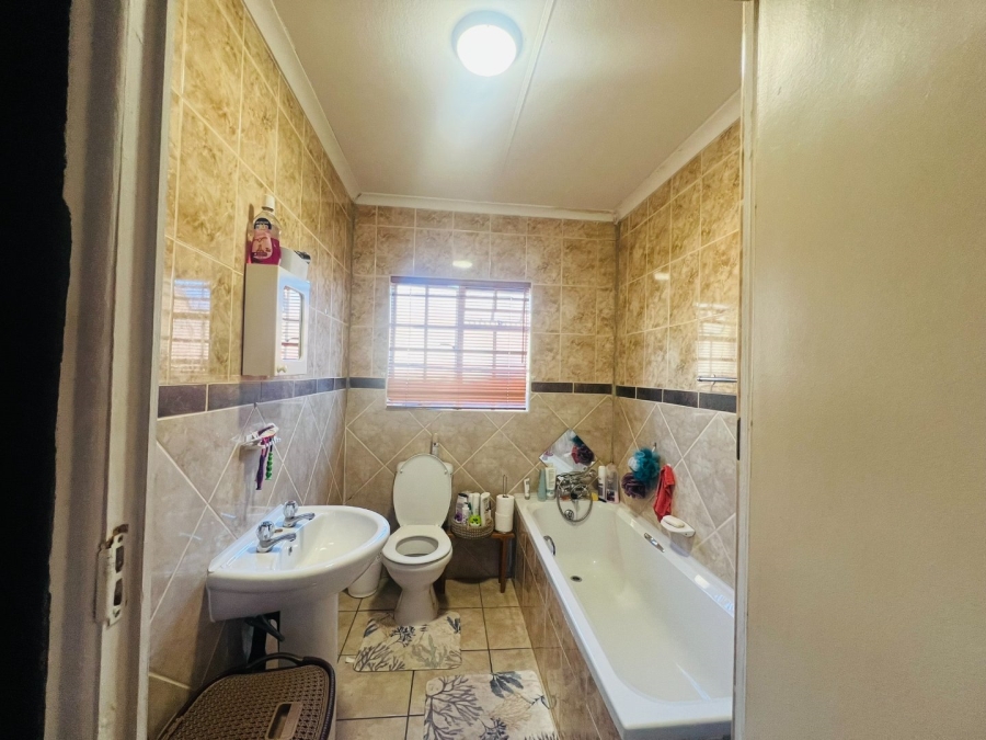 2 Bedroom Property for Sale in Schuinshoogte KwaZulu-Natal