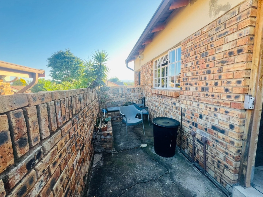 2 Bedroom Property for Sale in Schuinshoogte KwaZulu-Natal