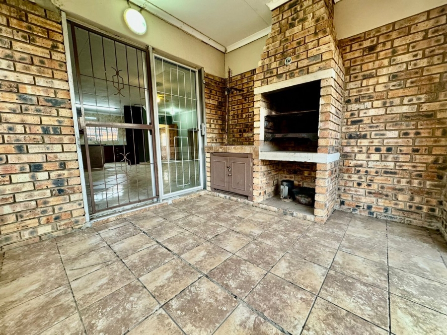 2 Bedroom Property for Sale in Schuinshoogte KwaZulu-Natal