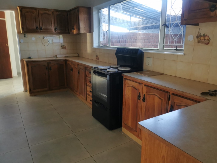 To Let 4 Bedroom Property for Rent in Huttenheights KwaZulu-Natal