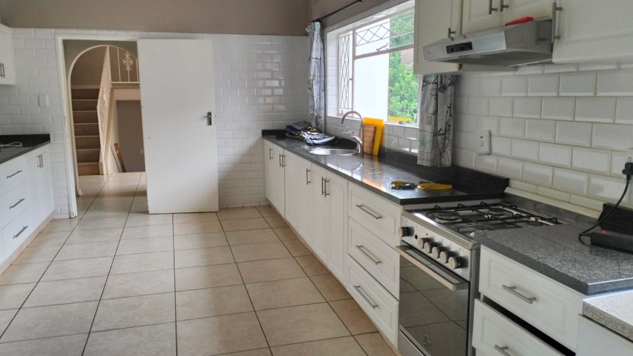 6 Bedroom Property for Sale in Mountain Homes KwaZulu-Natal