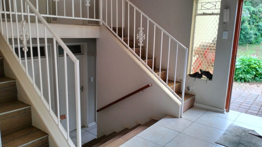 6 Bedroom Property for Sale in Mountain Homes KwaZulu-Natal